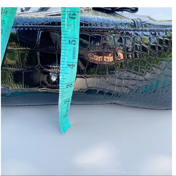 Guess black patent hobo bag - Picture 5 of 8